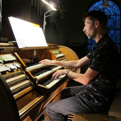 Dr. Jochen Ditterich playing organ in Leipzig